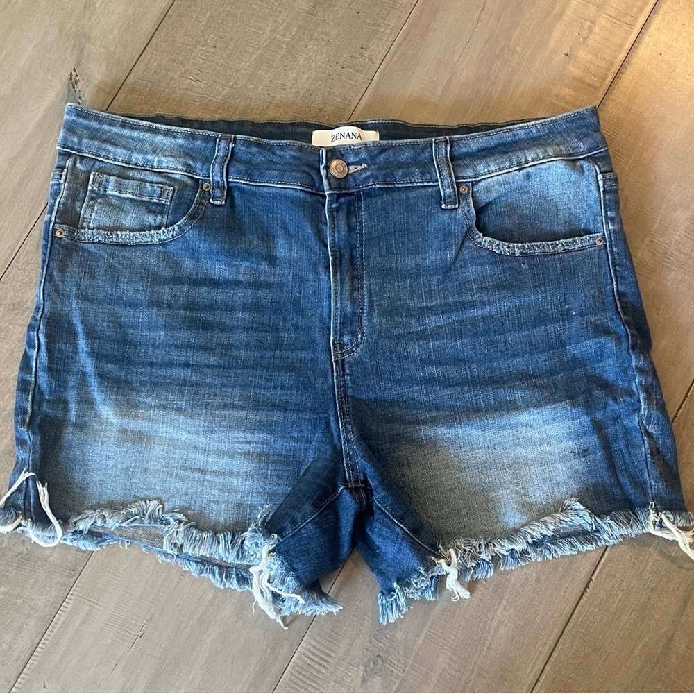Zenana Outfitters Blue Jean Shorts with Distressed Hem